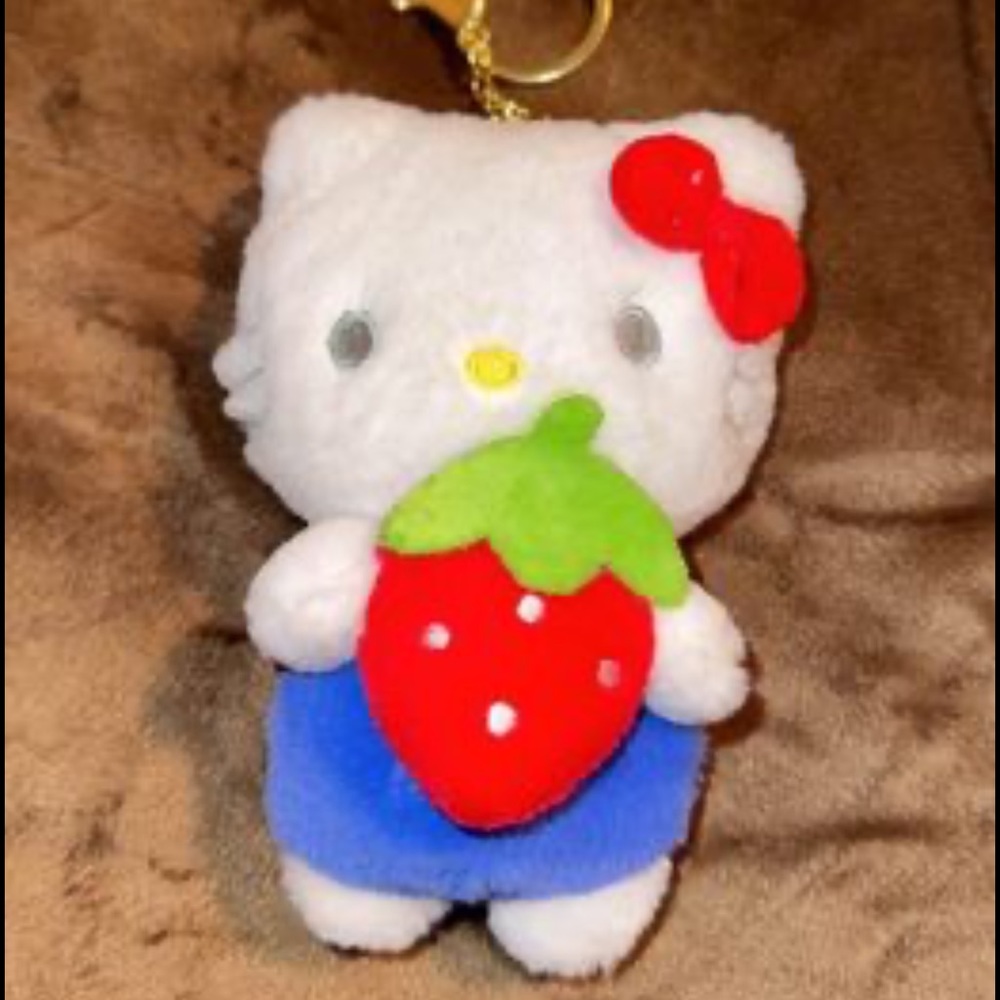 Hello kitty strawberry keychain